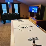 Pocono Chalet - Hot Tub - Game Room