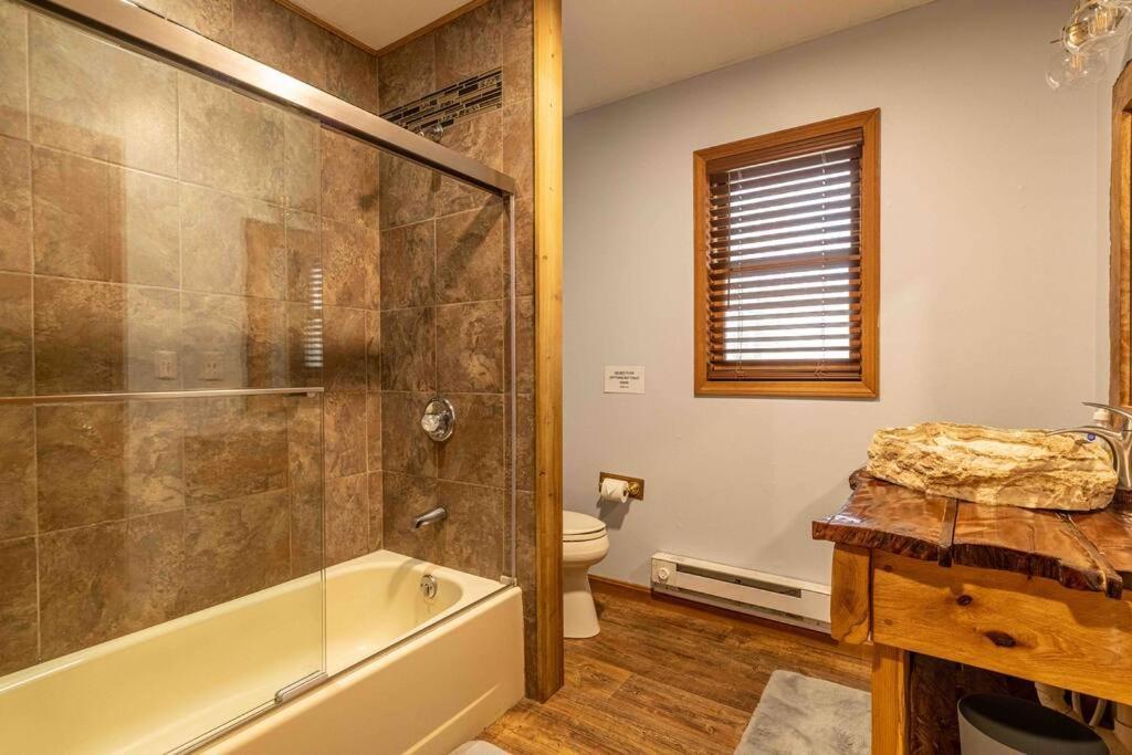 Pocono - Hot Tub - Game Chalet