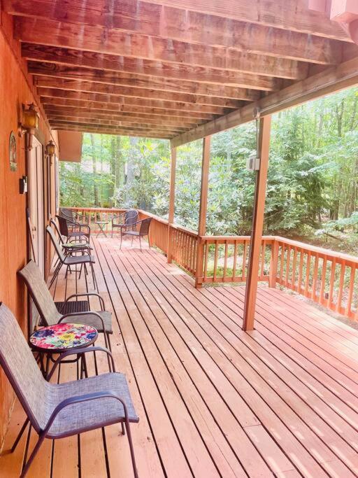 Pocono - Hot Tub - Game Chalet