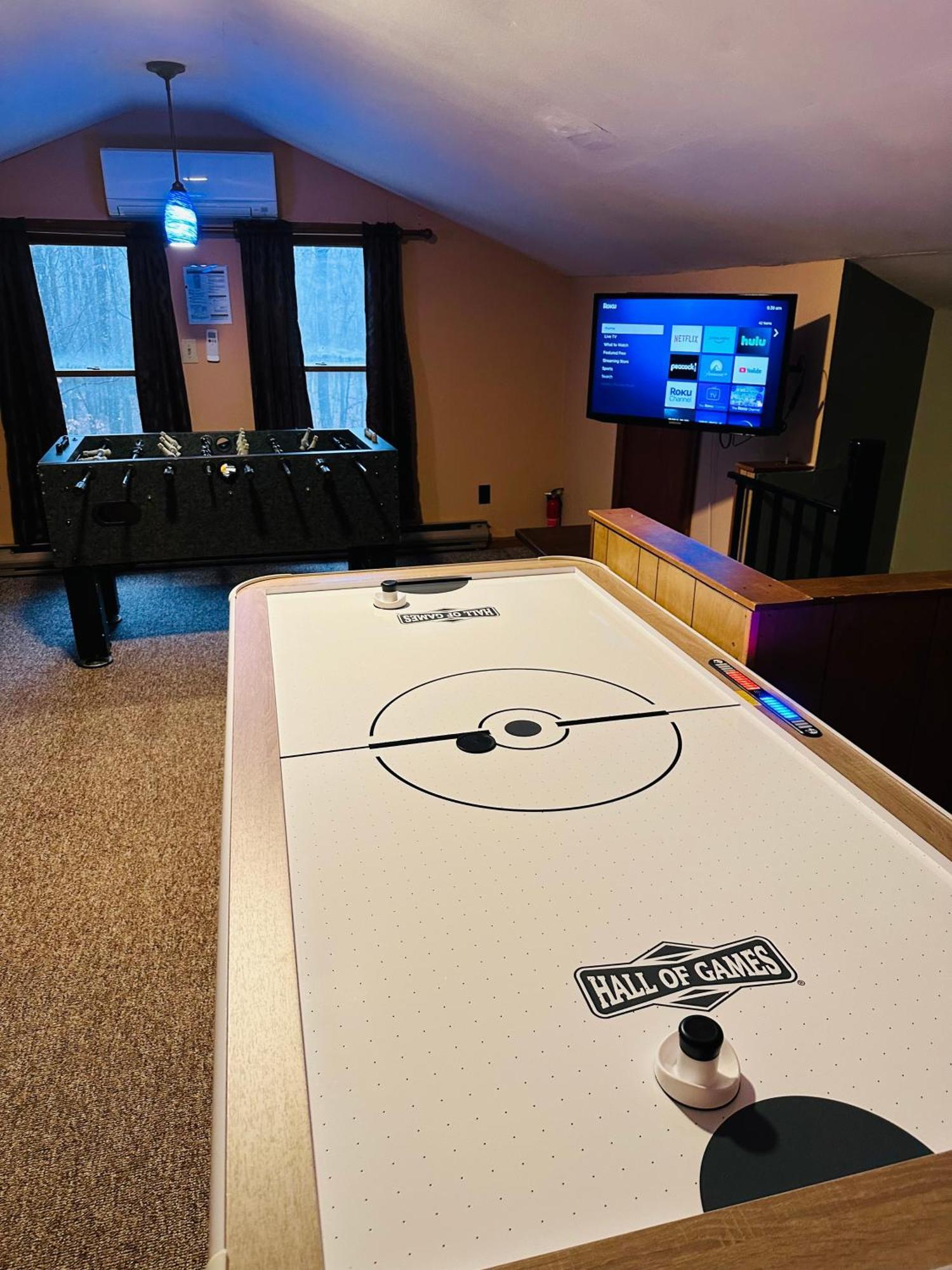 Pocono - Hot Tub - Game *