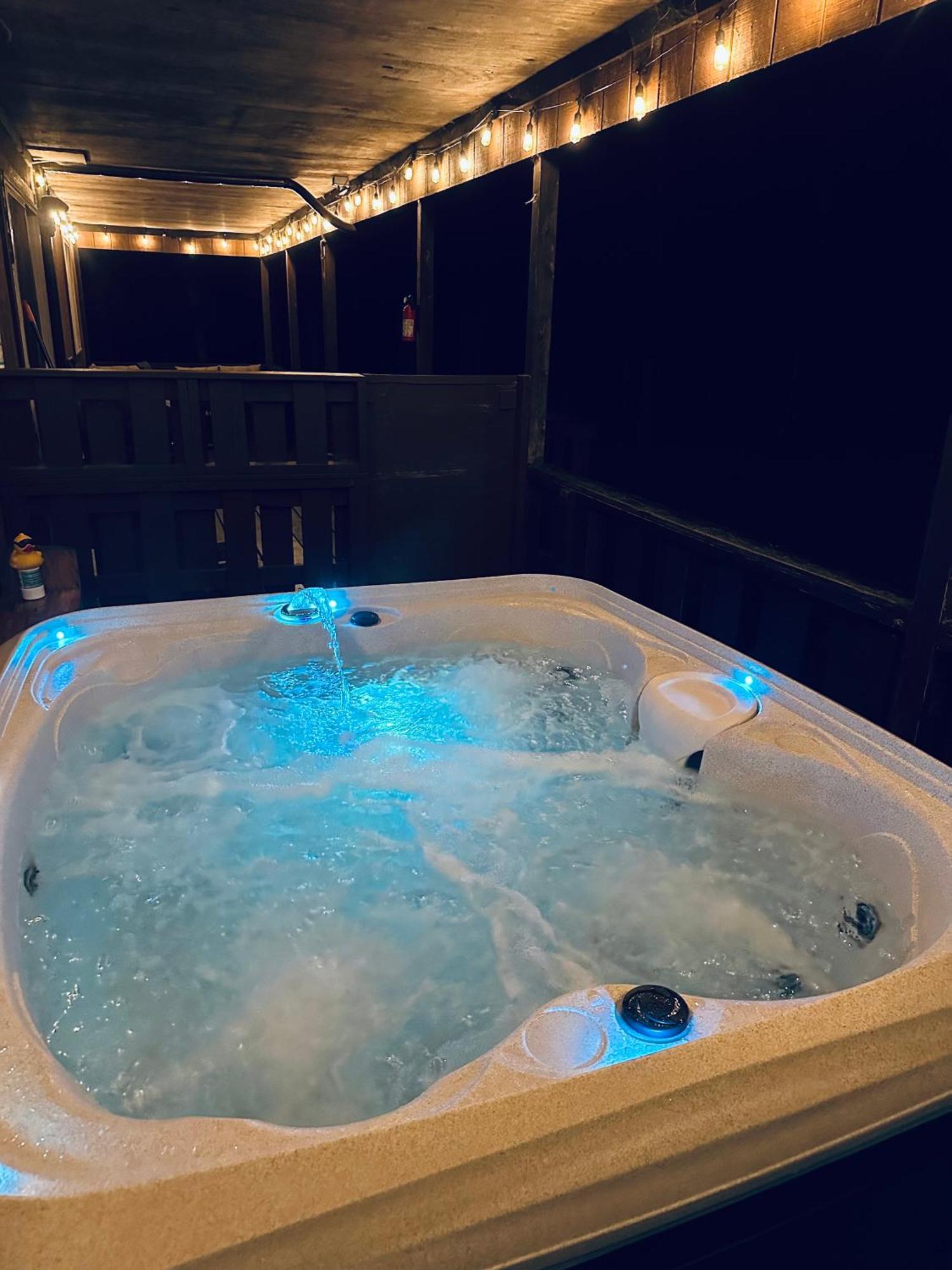 Chalet Pocono - Hot Tub - Game *