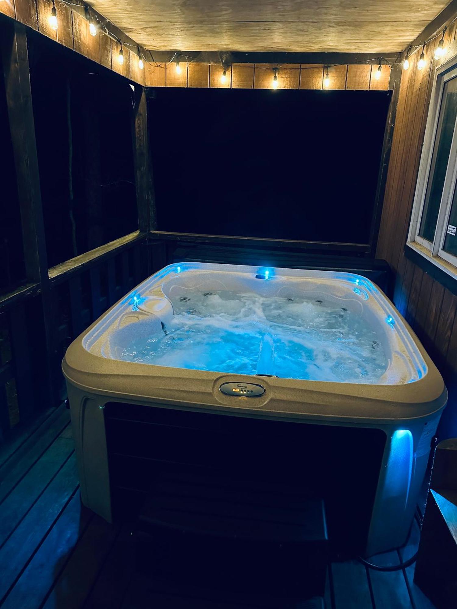 Pocono - Hot Tub - Game * Albrightsville